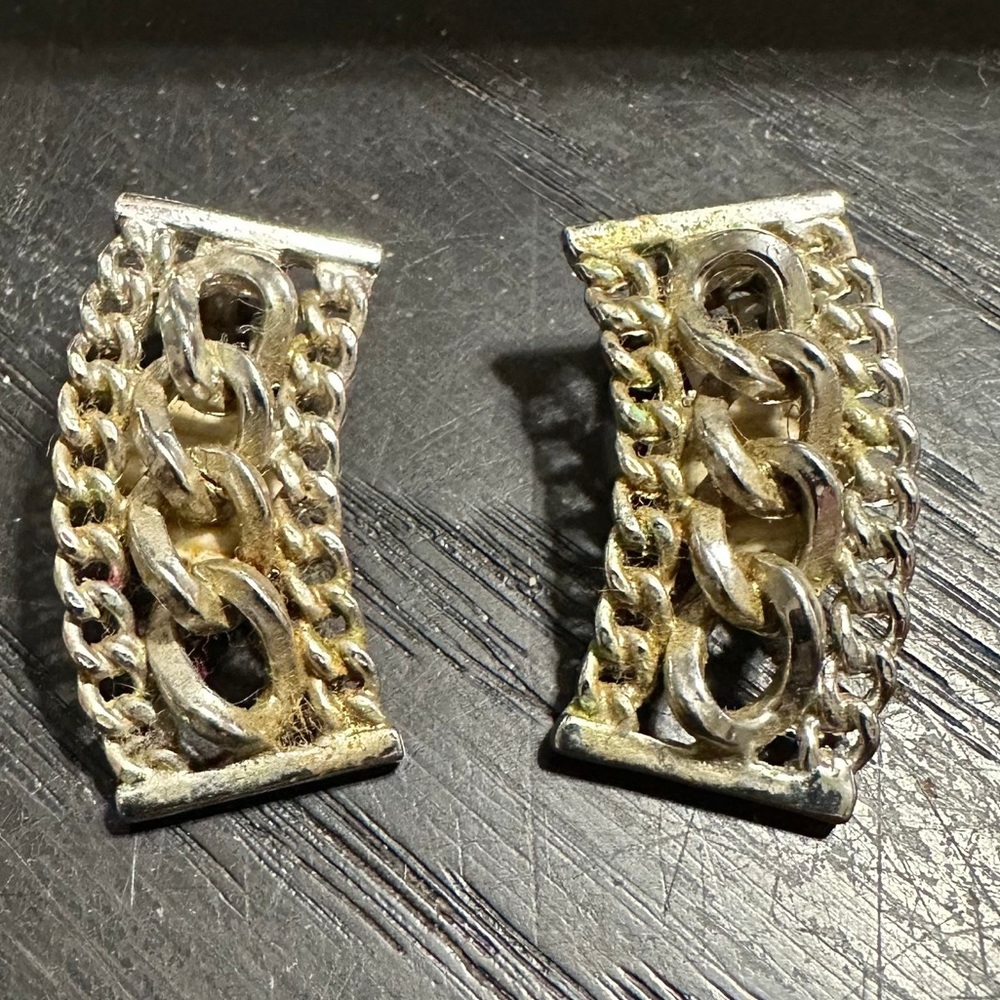 Silver Tone Sarah Coventry Clip On Earrings